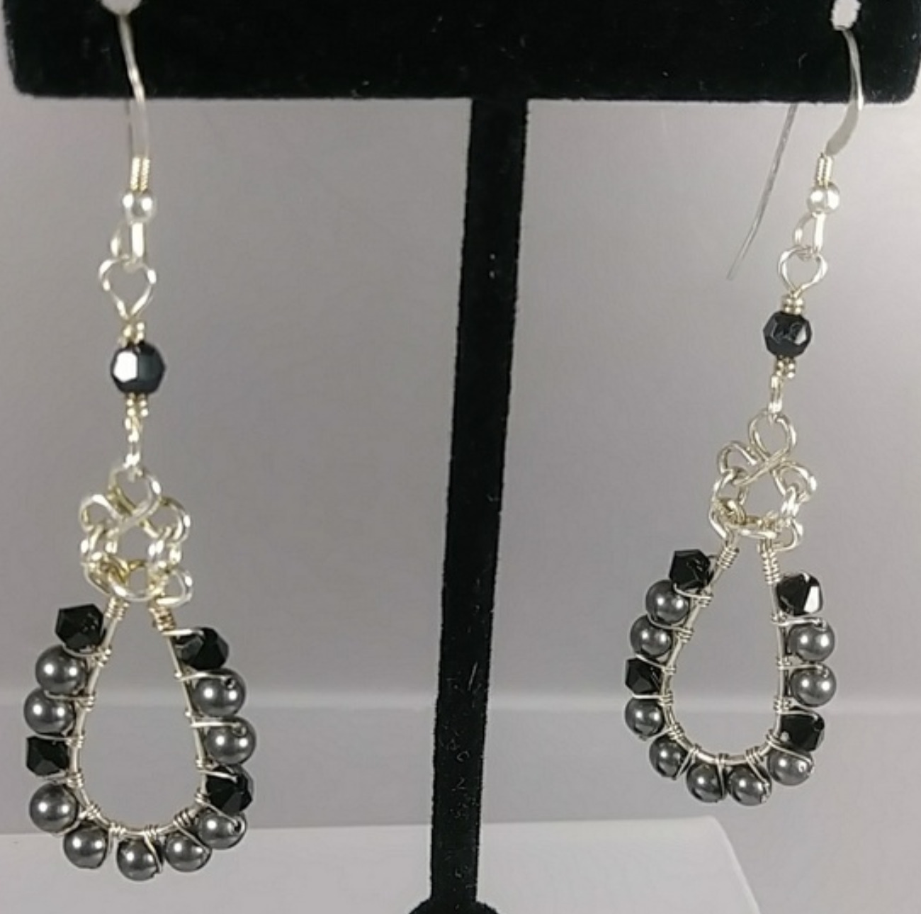 (626 - EAR) - Description: Earrings: Sterling Silver Wire, Swarovski Crystal  and Pearl Beads, Sterling Silver Earwire  Dimension: 2 ' L (Inches﻿)